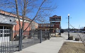 Athabasca Valley Inn & Suites